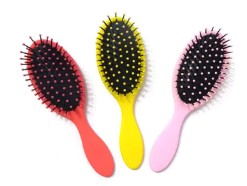 Akankah Sisir Rambut Plastik Menyebabkan Rambut Rusak?