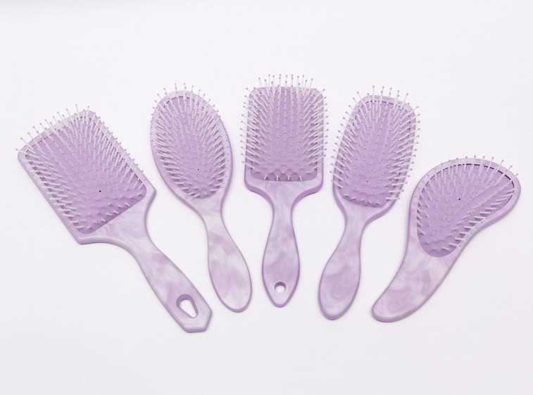 Bagaimana Cara Menggunakan dan Membersihkan Sikat Rambut Plastik Mini dengan Benar?